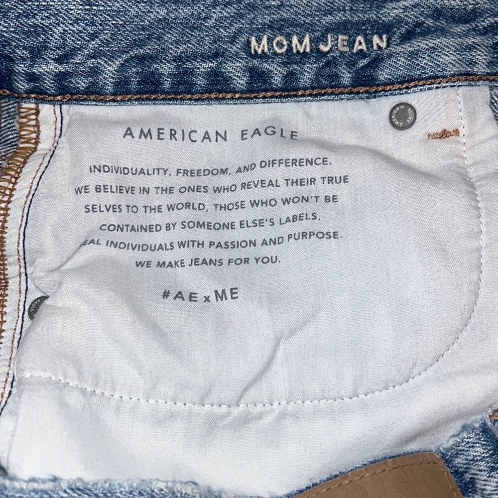 American Eagle High rise Mom jeans